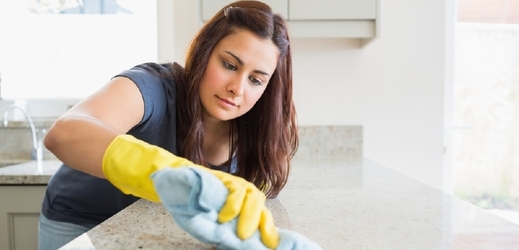 Ženy v domácnosti pracují víc, než si dokážeme představit (ilustrační foto).