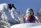 Obří skoky na slopestylové trati vzbuzují respekt. Z této disciplíny se dokonce odhlasila snowboardová legenda Američan Shaun White. (Foto: ČTK/AP/Sergej Grits)