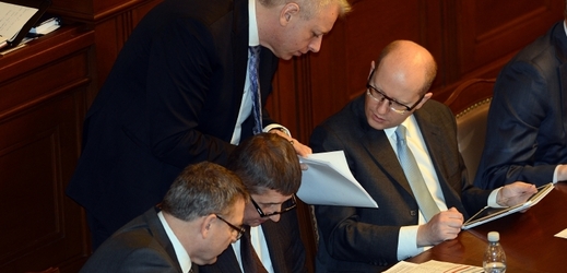 Zleva ministr zahraničí Lubomír Zaorálek, ministr financí Andrej Babiš, ministr vnitra Milan Chovanec a premiér Bohuslav Sobotka.