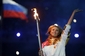 Olympijský oheň přinesla na stadion ruská tenistka Maria Šarapovová, od ní štafetu přebrali atletka Jelena Isinbajevová, zápasník Alexandr Karelin či bývalá moderní gymnastka Alina Kabajevová, která je známá svým důvěrným vztahem k Putinovi.