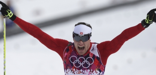 Ze zlata ve skiatlonu se raduje Švýcar Dario Cologna.