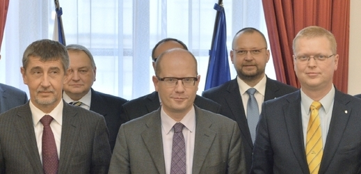 Zleva: předsedové hnutí ANO Andrej Babiš, ČSSD Bohuslav Sobotka a KDU-ČSL Pavel Bělobrádek.