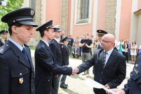 Zdeněk Štětina loni v květnu vítal nováčky v policejním sboru.