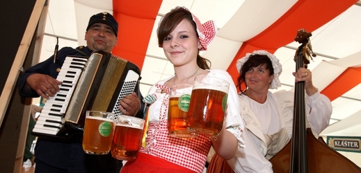 Pivní festivaly lákají nejen na pivo (ilustrační foto).