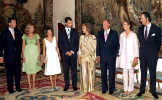 Šanělská královská rodina. Vlevo princezna Cristina s chotěm.