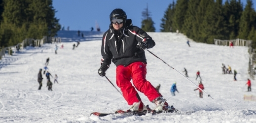 Lyžaři ve Špindlerově Mlýně mohou nově vyzkoušet i ranní lyžování (ilustrační foto).
