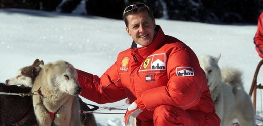 Hospitalizovaný bývalý pilot formule 1 Michael Schumacher prý onemocněl zápalem plic.