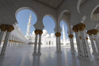 Velká mešita šajcha Zajda bin Sultána Nahajána v Abú Zabí, postavená před pěti lety.