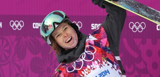 Snowboardistka Šárka Pančochová postoupila do semifinále olympijského závodu na U-rampě.