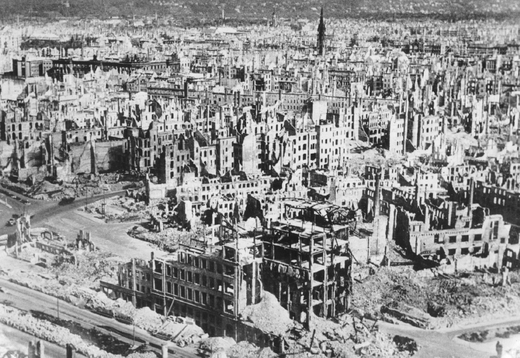 Rozbombardované Drážďany na konci 2. světové války.
