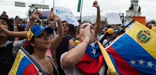 Studenti proti Madurovi.