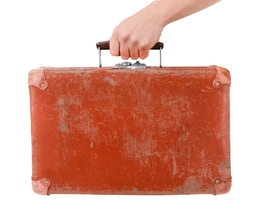 V Zábřehu se pokusí překonat rekord v počtu lidí držících kufr.