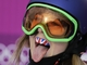 Britská akrobatická lyžařka Katie Summerhayesová plazí jazyk po dojetí kvalifikace slopestylu. (Foto: ČTK/AP/Andy Wong)