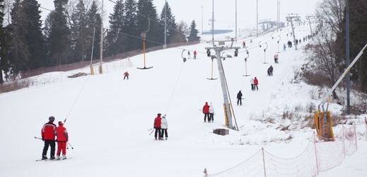 Provozovatelé skiareálů jsou s návštěvností o víkendu většinou spokojeni.