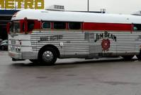 Takové autobusy používá Jim Beam při roadshow.