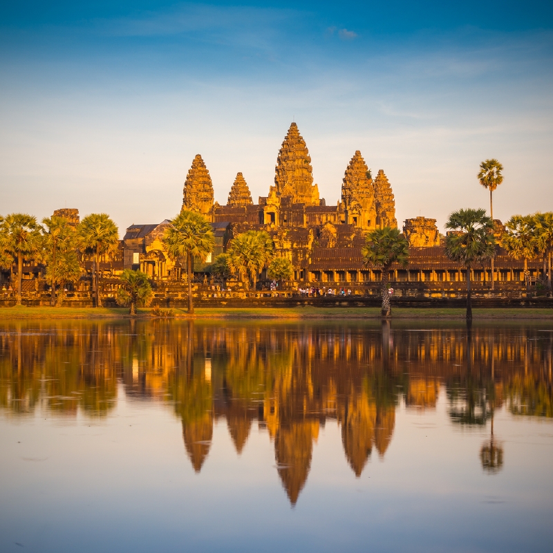 Angkor. Nejznámější chrámový komplex v Kambodži byl v 9. až 15. století centrem Khmérské říše a zahrnuje přes tisíc památek. Nachází se na seznamu UNESCO. (Foto: Shutterstock.com)
