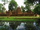 Banteay Srei. I když se jedná o oficiální část chrámového komplexu Angkor, leží 25 km na severovýchod, takže představuje samostatnou atrakci. (Foto: Shutterstock.com)