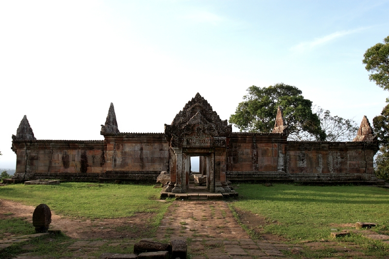 Preah Vihear. Klášter, který se nachází na hranici Kambodže a Thajska, byl postaven v 11. a 12 století a zasvěcen hinduistickému bohu Shivovi.  (Foto: Shutterstock.com)