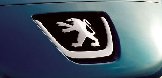 Lvíček v logu automobilky Peugeot může být klidnější.