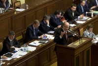 Premiér Bohuslav Sobotka při projevu v Poslanecké sněmovně.