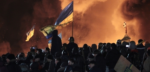 Protivládní demonstranti na náměstí Nezávislosti, Kyjev.