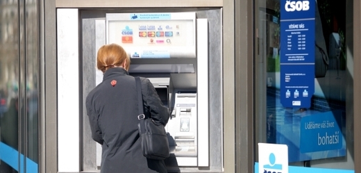 V Česku loni přibylo 134 bankomatů.