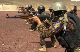 Jemenská armáda trénuje boj s teroristy. 