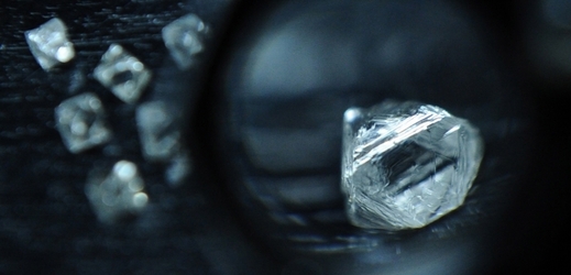 Malý čtyřmilimetrový diamant a váze pouhých 0,31 karátu má vysokou cenu (ilustrační foto).