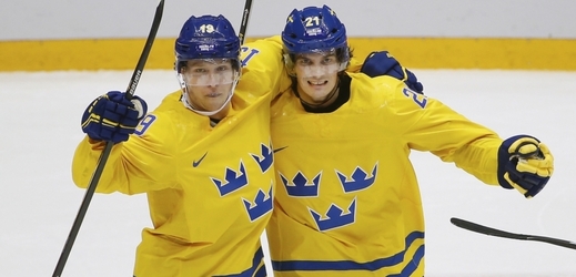 Nicklas Bäckström (vlevo) se spoluhráčem Louiem Erikssonem.