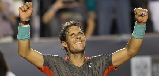 Rafael Nadal se raduje z titulu v Riu de Janeiru.