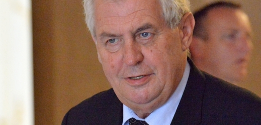 Miloš Zeman se chtěl pravomoci jmenovat profesory vzdát.