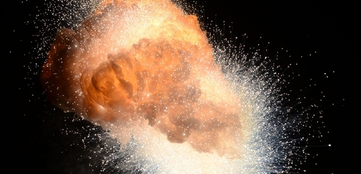 Kyselina může při přehřátí způsobit výbuch (ilustrační foto).