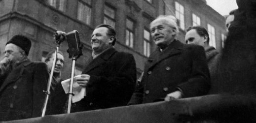 Dne 25. února oznámil Klement Gottwald účastníkům demonstrace na Václavském náměstí ,že prezident Edvard Beneš ustoupil komunistickému nátlaku a jmenoval nové členy vlády podle diktátu KSČ.