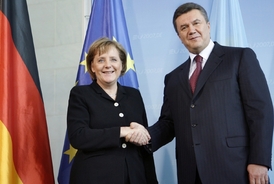 Janukovyč na návštěvě u kancléřky Merkelové v Berlíně roku 2007.