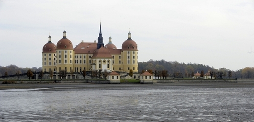 Výstava "Fenomén Popelka" je k vidění na zámku Moritzburg nedaleko Drážďan, kde se film Václava Vorlíčka natáčel.