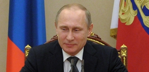 Vladimir Putin nařídil provést náhlou komplexní prověrku bojové pohotovosti vojsk v západním a centrálním Rusku.