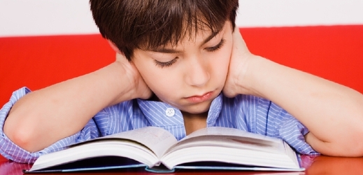 Téměř 37 procent chlapců považuje čtení za nudnou činnost (ilustrační foto).