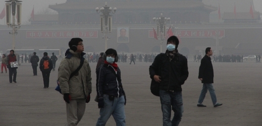 Peking dusí smog.