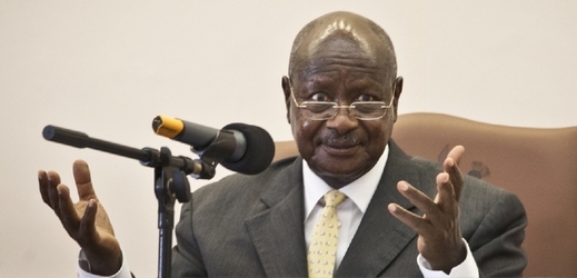Ugandskému prezidentovi jsou sankce Západu pro smích.