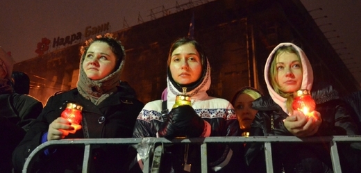 Studentky na demonstraci proti policejnímu násilí na Majdanu.