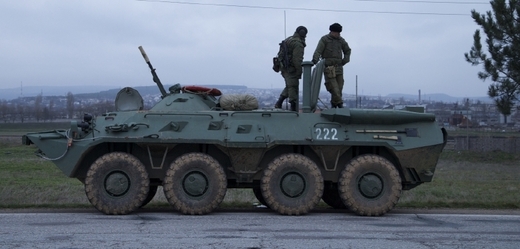 Ruští vojáci údajně obsadili vojenské letiště na východě Krymu (ilustrační foto).