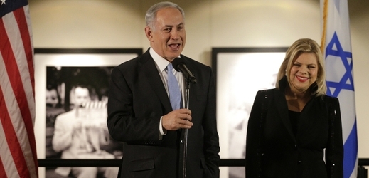 Šéf izraelské vlády s chotí jako hvězdy v Hollywoodu.