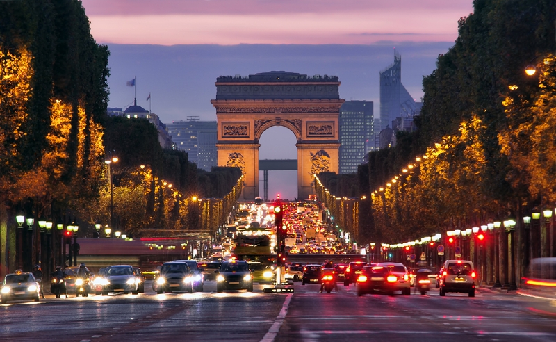 Champs-Élysées, Paříž. (Foto: Shutterstock.com)