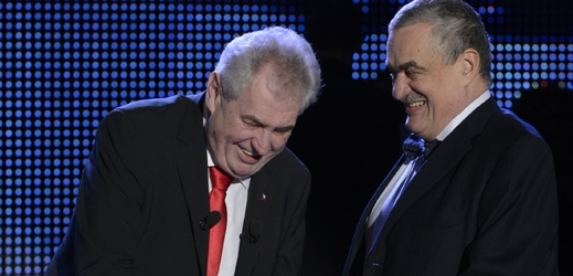 Prezident Miloš Zeman (vlevo) a exministr zahraničí Karel Schwarzenberg.