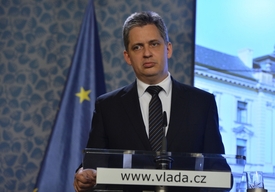 Ministr pro lidská práva, rovné příležitosti a legislativu Jiří Dienstbier (ČSSD).