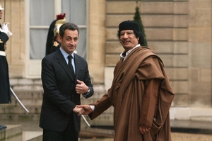 Sarkozy a Kaddáfí roku 2007, když se ještě kamarádili.