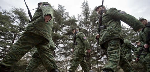 Ruská vojska pronikla do ukrajinské obce Čonhar v těsném sousedství Krymu a vytvářejí tam minová pole.