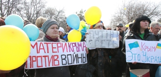 Proukrajinské shromáždění v Simferopolu.