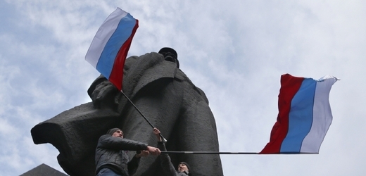 Proruští demonstranti ve východoukrajinském Doněcku.