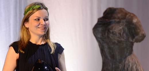 Hlavní cenu vyhrála módní návrhářka Monika Drápalová.